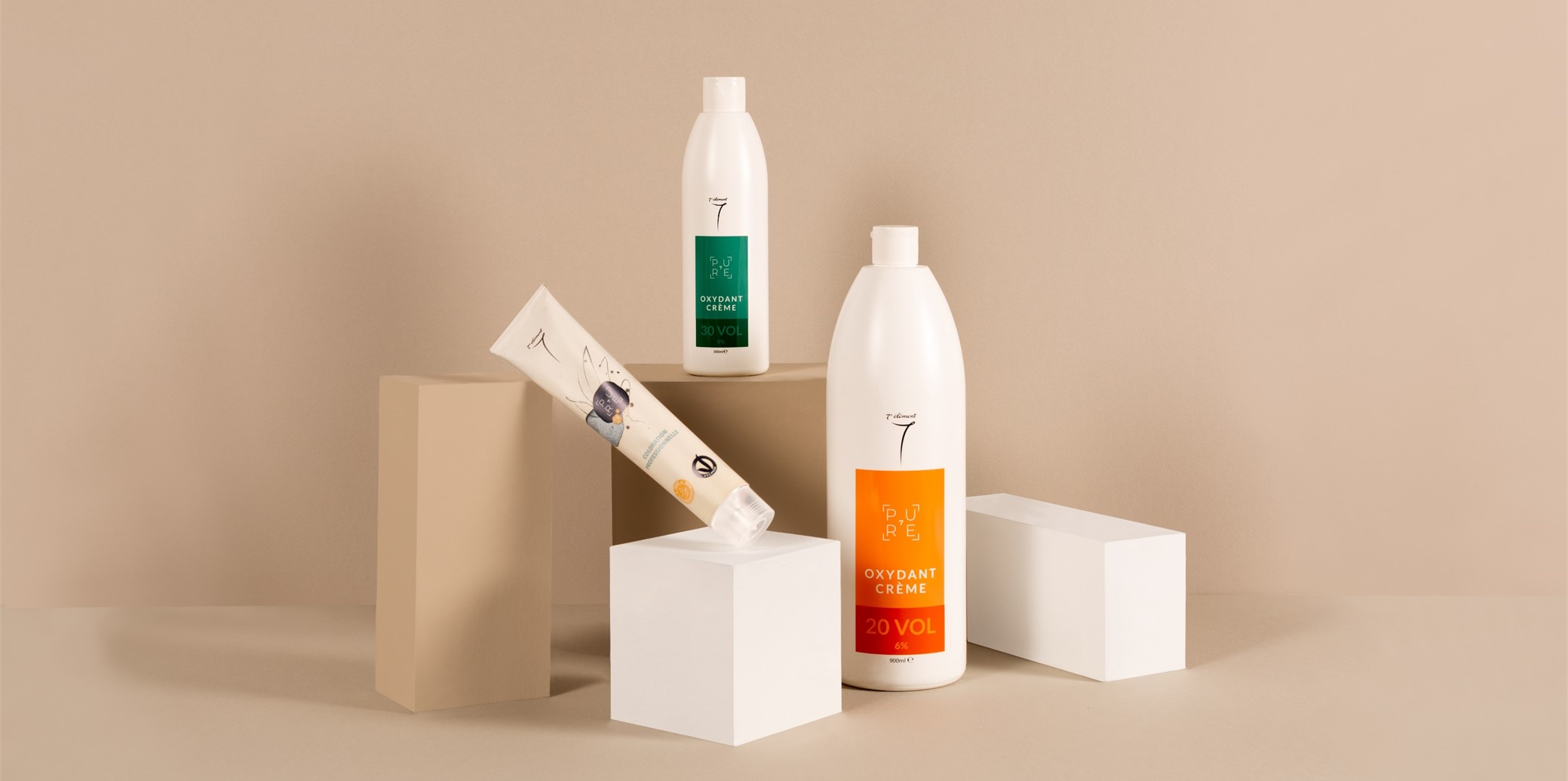 différentes crèmes oxydantes, et tube de coloration permanente