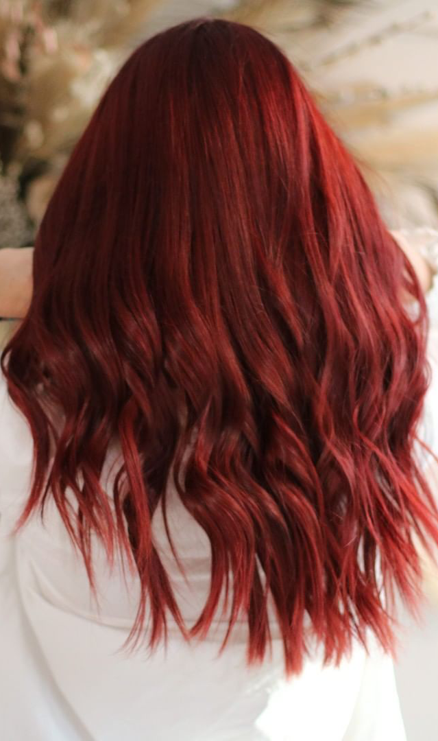 personne de dos présentent coloration rouge